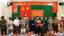 Bàn giao 8 ngư dân Myanmar bị nạn trên biển