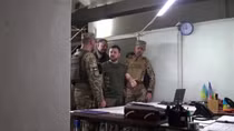 Tổng thống Ukraine bí mật tới tiền tuyến Donbass