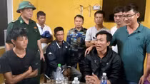 Tàu cá hỏng máy bị chìm, 9 ngư dân được cứu sống