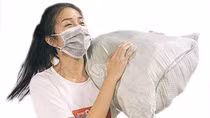 Khi các người đẹp đặt vương miện sang bên…
