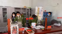 Cán bộ địa chính ra dấu "thêm vài chục" để nhanh sổ đỏ