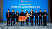 Đoàn MobiFone nhận Cờ thi đua xuất sắc công tác Đoàn và phong trào thanh niên năm 2022