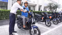 Từ 28/11, khách đi BRT Hà Nội được dùng miễn phí xe điện 2 bánh