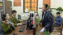 Sổ hộ khẩu giấy: Chuyện ghi ở vùng quê trước giờ "khai tử"