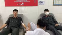10 cán bộ, chiến sĩ Công an Quảng Trị hiến máu cứu người khẩn cấp