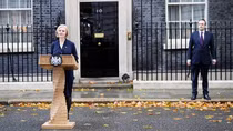 Ai sẽ thay bà Liz Truss ngồi vào “ghế nóng”?