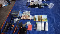 Phá sòng bạc lớn, thu giữ súng