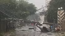 Mới chớm bão, thị trấn biển Cửa Việt tan hoang, 4 người bị thương