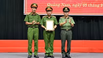 Trao Thư khen của Chủ tịch nước gửi Cảnh sát cứu nạn, cứu hộ Công an tỉnh Quảng Nam