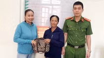 Phóng xe ra chợ nhặt được túi tiền 30 triệu đồng, giao nộp công an trả người đánh rơi
