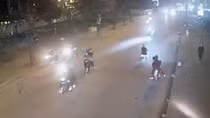 Không gặp đối thủ, nhóm côn đồ hành hung người đi đường