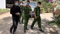 Bắt tạm giam người làm lây lan dịch bệnh COVID-19