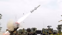 Ukraine khoe nã tên lửa Harpoon trúng tàu không vũ trang của Nga