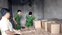 Nhà nghỉ biến thành kho chứa hàng hóa không rõ nguồn gốc với số lượng "khủng"