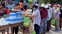 Khám, tư vấn sức khỏe miễn phí cho bà con làng Cam