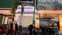 Cửa hàng điện máy bị “bà hỏa” thiêu rụi lúc rạng sáng