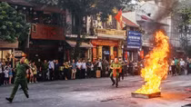 Tổ liên gia cùng nhau chữa cháy