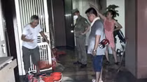 Ghen tuông, nam thanh niên đốt tủ quần áo của bạn gái gây cháy chung cư