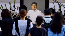 Người dân Nhật Bản đau buồn tiễn đưa cựu Thủ tướng Shinzo Abe