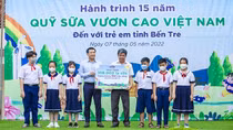 Quỹ sữa Vươn cao Việt Nam năm thứ 15 tặng trẻ em khó khăn 1,9 triệu ly sữa