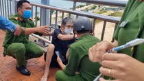 Công an phường giải cứu cụ ông định "gieo sầu" cầu Thuận Phước