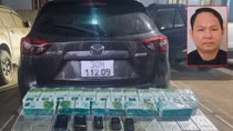 Truy bắt đối tượng vận chuyển 22 bánh heroin dùng súng chống trả Công an