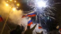 Donetsk và Lugansk bắn pháo hoa mừng Nga công nhận độc lập