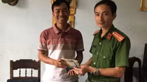 Biểu dương người phụ nữ nhặt được ví tiền trả người đánh rơi