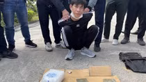Bắt đối tượng vận chuyển 2 bánh heroin, 1 kg ma tuý đá