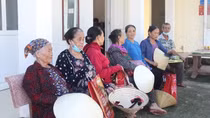 Lật tẩy chiêu thức bán hàng giá cao cho người già
