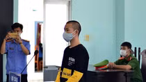 Dùng máy xúc đập nát ôtô, tài xế lãnh án 30 tháng tù