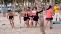 Làm rõ vụ “thả rông vòng một” khi chơi team buiding trên bãi biển Hạ Long