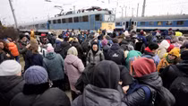 Nghi vấn "hành lang nhân đạo" do Moscow đề xuất dẫn người sơ tán đến Nga
