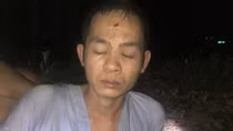 Tên trộm bị chủ quán cơm phát giác khi đang ôm túi nhẫn vàng