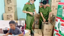 Phát hiện số lượng "khủng" dầu nhớt tại An Giang có dấu hiệu giả