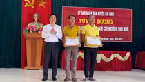 Khen thưởng hai cá nhân dũng cảm cứu người bị đuối nước
