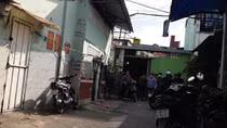 Đi học về, con trai phát hiện cha mẹ tử vong trên vũng máu