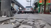 Hà Nội nói gì về "độ bền 70 năm" của đá lát vỉa hè liên tục hư hỏng?