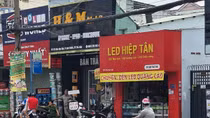 Đi ô tô, đột nhập tiệm ĐTDĐ trộm gần 2 tỷ đồng