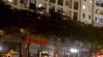 Người đàn ông tử vong trên hàng rào chung cư