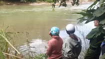 Vượt suối đi ăn cơm, một thợ xây bị nước cuốn trôi