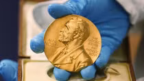 Văn học: Nobel và học đường