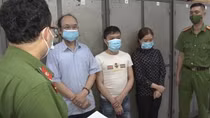 Chủ cửa hàng văn phòng phẩm làm đầu mối mua bán giấy khám sức khoẻ giả