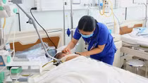 Trẻ bị liệt mềm toàn thân, biến chứng nặng sau nhiễm Adenovirus