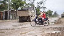 Chủ tịch tỉnh Quảng Ngãi chỉ đạo đầu tư khẩn cấp tuyến đường bị xe tải “băm nát”
