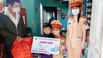 Phụ nữ CSGT Quảng Nam đồng hành cùng chương trình “Mẹ đỡ đầu”