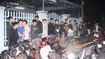 Thay đổi kết cấu xe, 27 thanh, thiếu niên tụ tập "tổ lái" trên quốc lộ 1