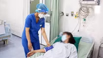 Nhập viện vì “làm đẹp” bằng mỹ phẩm lột trắng da mua trên mạng