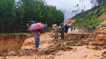 Di dời các hộ dân khỏi khu vực sạt lở ở An Lão, Bình Định