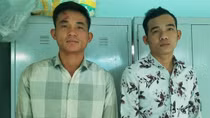 Khống chế 2 đối tượng say xỉn tấn công CSGT, đòi đốt xe